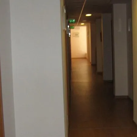 特里雅斯特酒店 3*