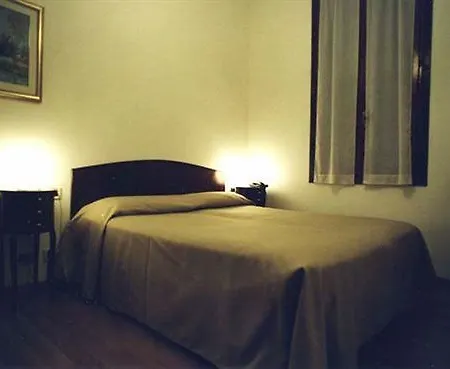 호텔 Trieste 3*